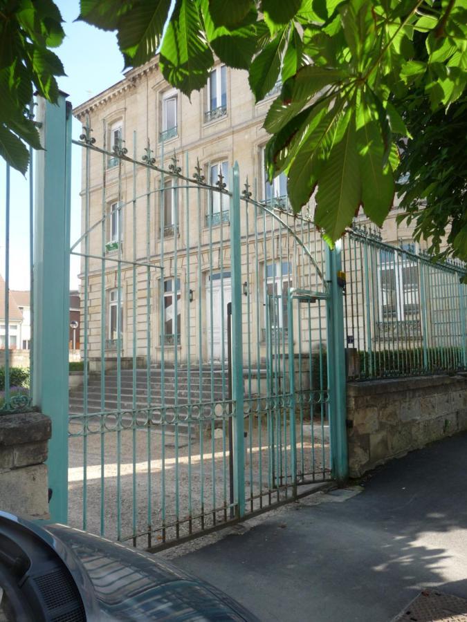 Studio Dans Charmante Batisse De Maitre Compiegnoise Compiègne Kültér fotó